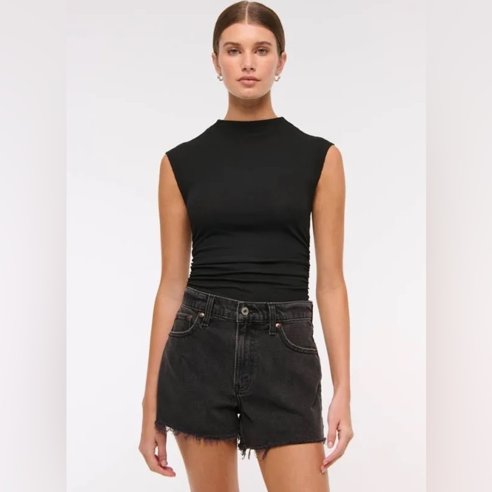 Abercrombie and Fitch Curve Love 90’s Relaxed Cut Off Black Shorts
